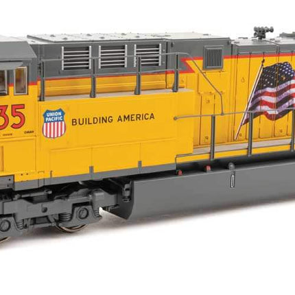 Walthers Mainline HO scale GE ES44AC locomotive Union Pacific #2535 model with patriotic design.