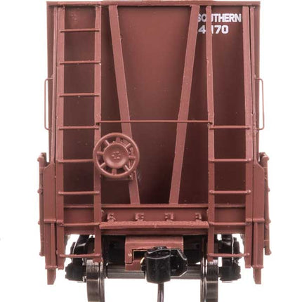 Southern Railway #141170 pulpwood flatcar rear view with detailed bulkheads and ladder, HO scale model.