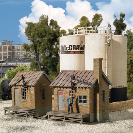 Walthers Cornerstone 933-2913 | McGraw Oil Company - Plastic Building Kit | HO Scale