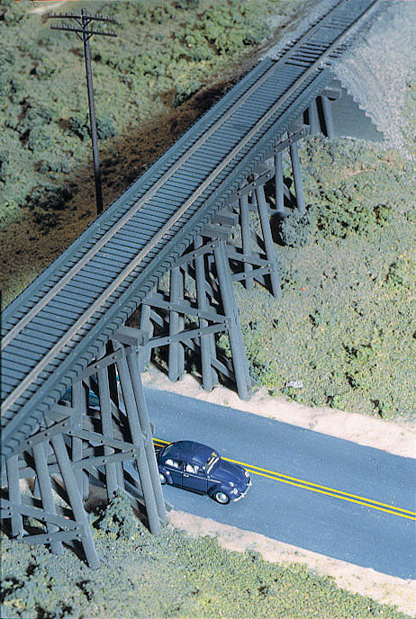 Walthers Cornerstone 933-3147 | Trestle with Deck Girder Bridge - Plastic Building Kit | HO Scale