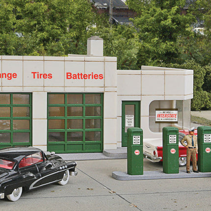 Walthers Cornerstone 933-3479 Winner's Circle Petro HO Scale - assembled gas station scene