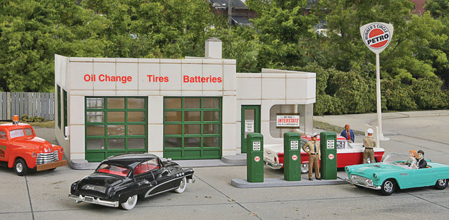 Walthers Cornerstone 933-3479 Winner's Circle Petro HO Scale - assembled gas station scene