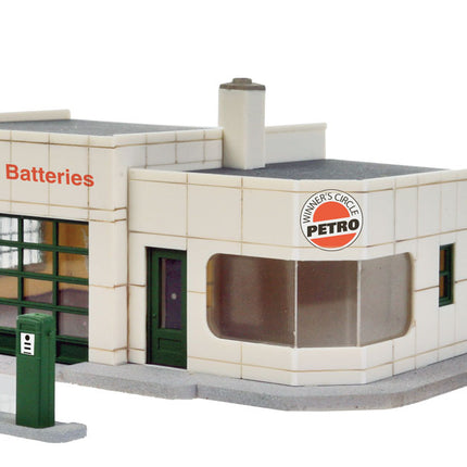 Walthers Cornerstone 933-3479 Winner's Circle Petro HO Scale - assembled model