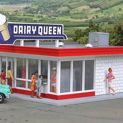 Walthers Cornerstone 933-3484 | Vintage Dairy Queen(R) - Building Kit | HO Scale