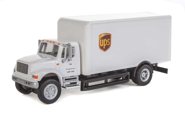 Walthers SceneMaster 949-11295 | International(R) 4900 Single-Axle Box Van - Assembled - UPS(R) Cartage Services | HO Scale