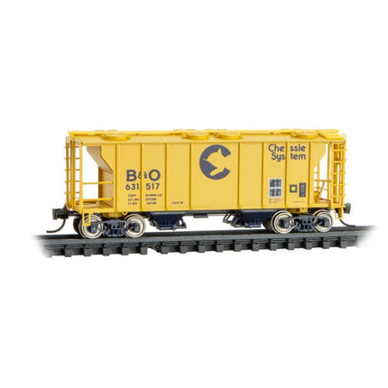 Micro Trains 09500091 | PS-2 2-Bay Covered Hopper - Ready to Run - Chessie System B&O #631517 (yellow, blue) | N Scale