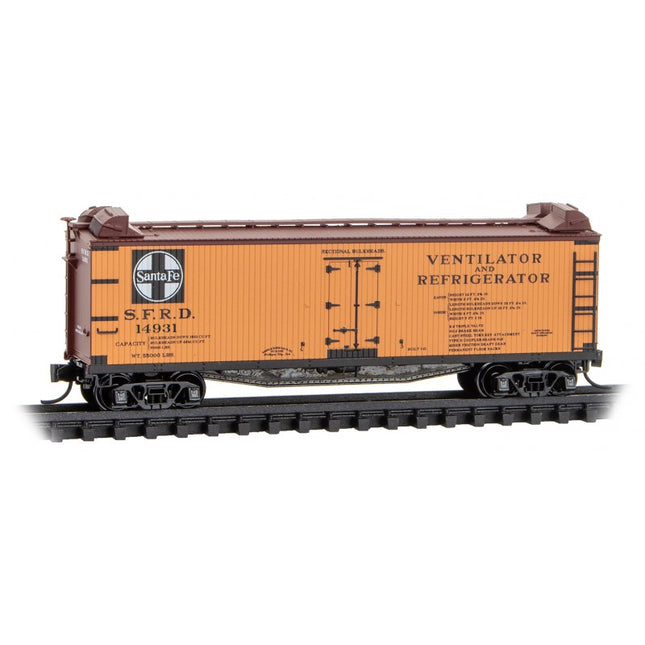 Micro Trains 993 00 221 | 40' Double-Sheathed Wood Reefer 4-Pack (Foam) - Ready to Run - Santa Fe #14931, 14968, 15246, 15263 (Early, orange, black) | N Scale