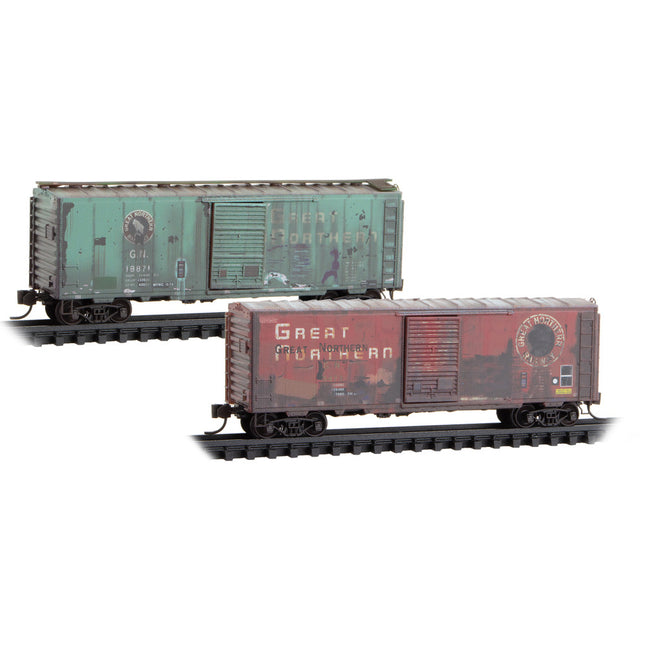 Micro Trains 98305093 | 40' Single-Door Boxcar No Roofwalk 2-Pack - Great Northern #18871, 5473 | N Scale