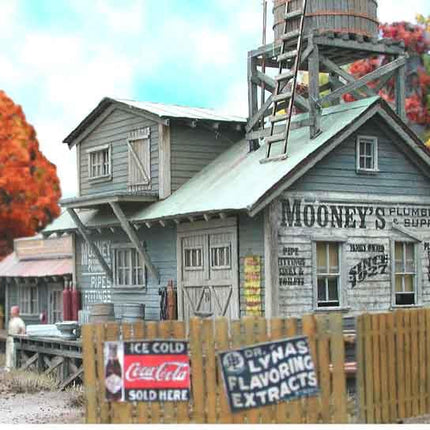 Bar Mills 822 | Mooney's Plumbing - Kit | HO Scale - Squeaky's Trains