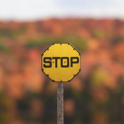 Lineside Details LD-2976 HO Scale Pre-1954 Yellow Stop Sign with Rivets and Cat's Eyes 2-Pack