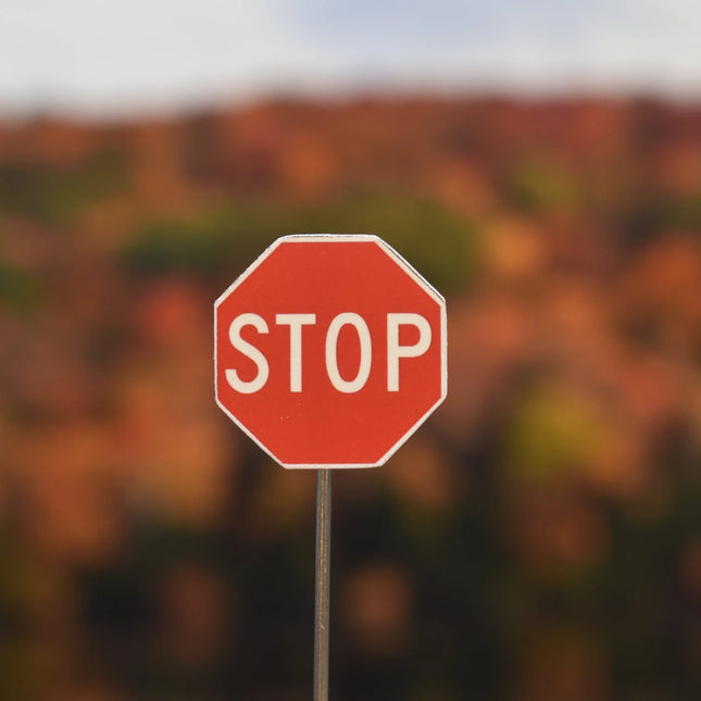 Lineside Details LD-7700 HO Scale Modern Stop Sign 2-Pack - US MUTCD Octagonal Traffic Sign