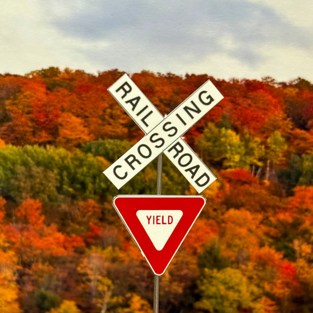 Lineside Details LD-3547 HO Scale Modern Crossbucks with Yield Sign 2-Pack - Railroad Crossing Sign