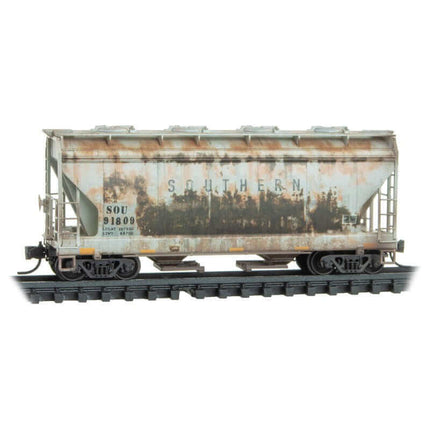 Micro Trains 98305037 | ACF 39' 2-Bay Center-Flow Covered Hopper Round Hatch 3-Pack (Jewel Cases) - Ready to Run - Southern Railway #91809, 91165, 91849 (Weathered, gray) | N Scale - Squeaky's Trains