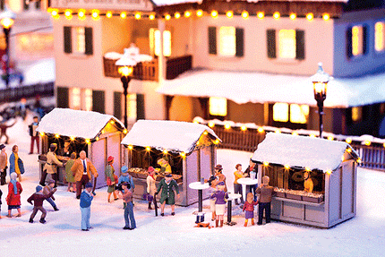Noch 66412 | Christmas Market Stall Set - Kit | HO Scale - Squeaky's Trains
