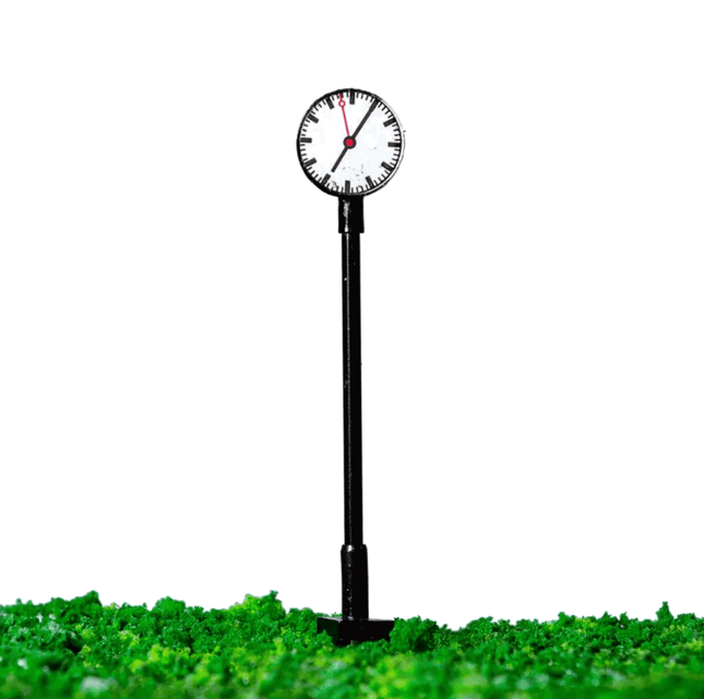 Rock Island Hobby 013201 | Town Square or Platform Clock - Lighted (2) | N Scale - Squeaky's Trains