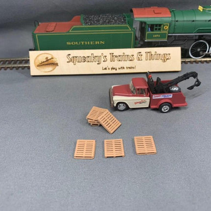 Squeaky's Trains 45 | Pallets 20 Pack | HO Scale - Squeaky's Trains
