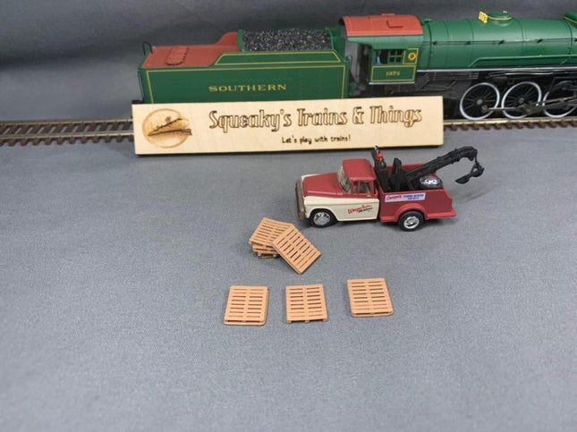 Squeaky's Trains 45 | Pallets 20 Pack | HO Scale - Squeaky's Trains