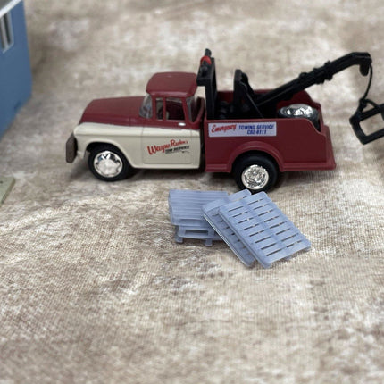 Squeaky's Trains 45 | Pallets 20 Pack | HO Scale - Squeaky's Trains
