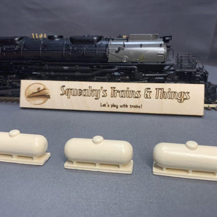 Squeaky's Trains | 500-Gallon Propane Tank 3 Pack | HO Scale - Squeaky's Trains