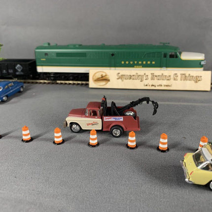Squeaky's Trains | Traffic Barrels 10 Pack | HO Scale - Squeaky's Trains