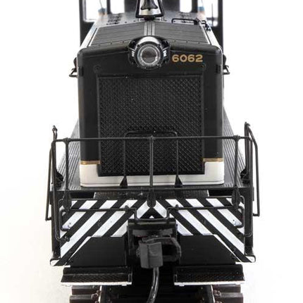 WalthersMainline 910-10676 | EMD SW7 - Standard DC - Southern Railway #6062 (Phase I; Tuxedo: black, white, dulux) | HO Scale - Squeaky's Trains