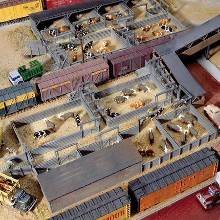 Walthers Cornerstone 933-3047 | Stock Yards - 2 Pens | HO Scale - Squeaky's Trains