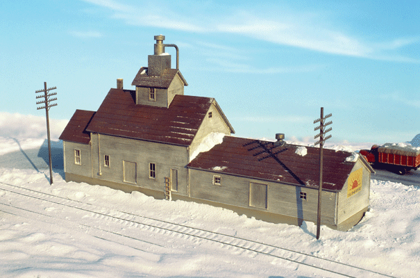 Walthers Cornerstone 933-3239 | Sunrise Feed Mill - Building Kit | N Scale - Squeaky's Trains