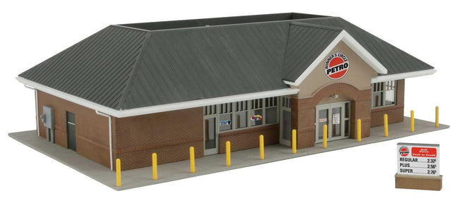 Walthers Cornerstone 933-3538 | Modern Travel Center / Gas Station | HO Scale - Squeaky's Trains