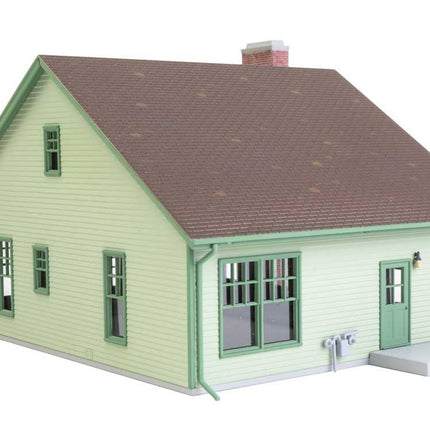 Walthers Cornerstone 933-3797 | Craftsman Bungalow | HO Scale - Squeaky's Trains