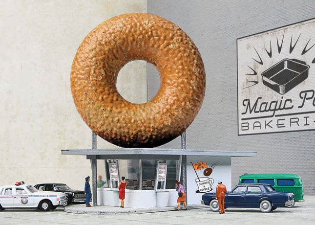 Walthers Cornerstone 933-3835 | Hole-In-One Donut Shop - Building Kit | N Scale - Squeaky's Trains