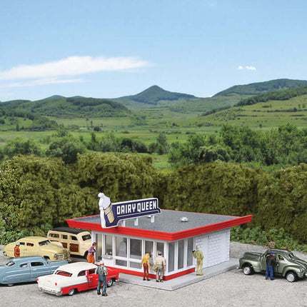 Walthers Cornerstone 933-3845 | Vintage Dairy Queen(R) - Building Kit | N Scale - Squeaky's Trains