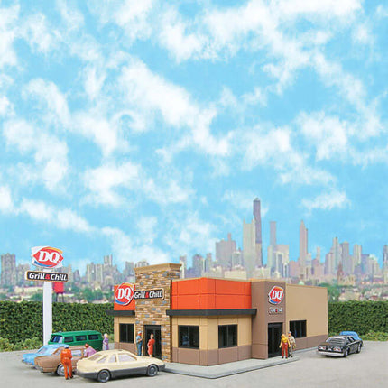 Walthers Cornerstone 933-3846 | DQ Grill & Chill(R) - Building Kit | N Scale - Squeaky's Trains