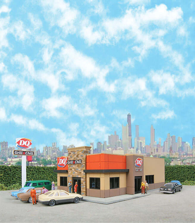 Walthers Cornerstone 933-3846 | DQ Grill & Chill(R) - Building Kit | N Scale - Squeaky's Trains