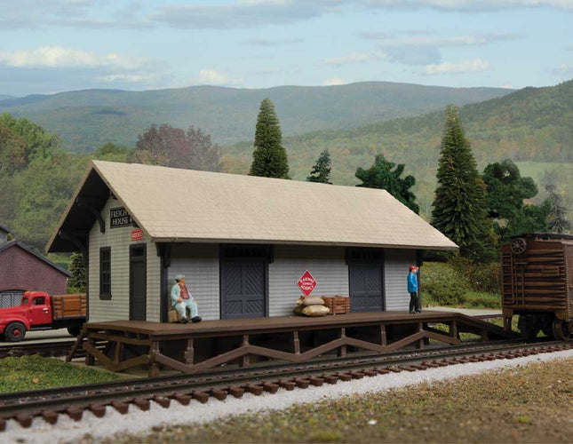 Walthers Cornerstone 933-3895 | Golden Valley Freight House - Building Kit | N Scale - Squeaky's Trains