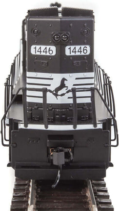 Walthers Trainline 931-2504 | EMD GP15-1 - Standard DC - Norfolk Southern (black, white) | HO Scale - Squeaky's Trains