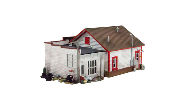Woodland Scenics 4922 | Fill'er Up & Fix'er - Assembled Building | N Scale - Squeaky's Trains