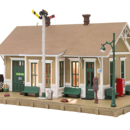 Woodland Scenics 4928 | Dansbury Depot - Assembled Building | N Scale - Squeaky's Trains