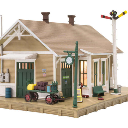 Woodland Scenics 4928 | Dansbury Depot - Assembled Building | N Scale - Squeaky's Trains