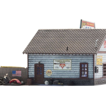 Woodland Scenics 4935 | Ethyl's Gas & Service - Assembled Building | N Scale - Squeaky's Trains