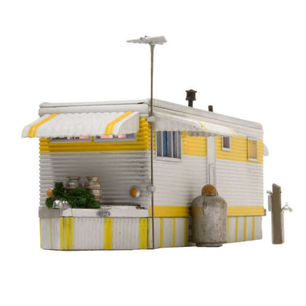 Woodland Scenics 4952 | Sunny Days Trailer - Assembled Building | N Scale - Squeaky's Trains