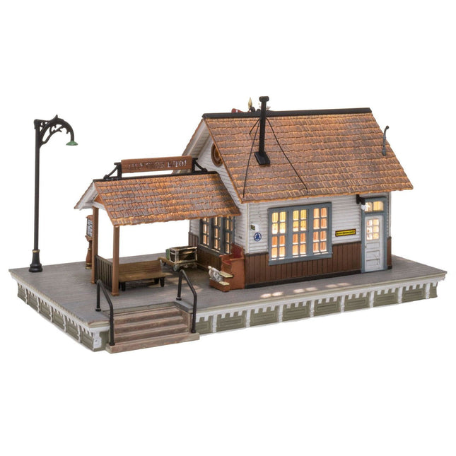 Woodland Scenics 5052 | The Depot | HO Scale - Squeaky's Trains