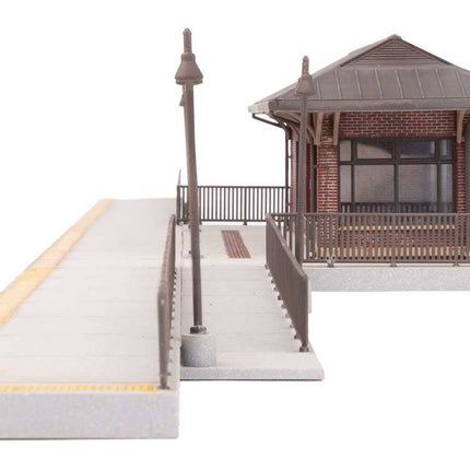 Walthers Cornerstone 933-3392 Amtrak Rural Station Kit HO Scale - detail view 6