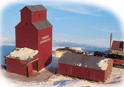Walthers Cornerstone 933-3238 Farmer's Co-op Rural Grain Elevator N Scale - assembled model