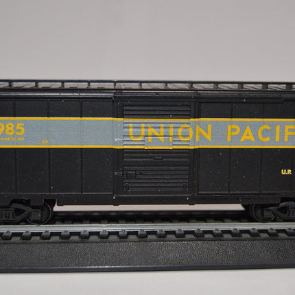Value Trains 40-072 40' PS-1 Boxcar Union Pacific Challenger 3985 Commemorative HO Scale - side view on track