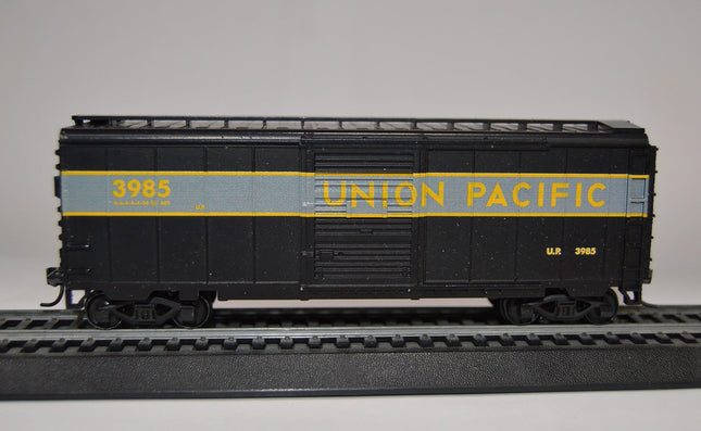 Value Trains 40-072 40' PS-1 Boxcar Union Pacific Challenger 3985 Commemorative HO Scale - side view on track