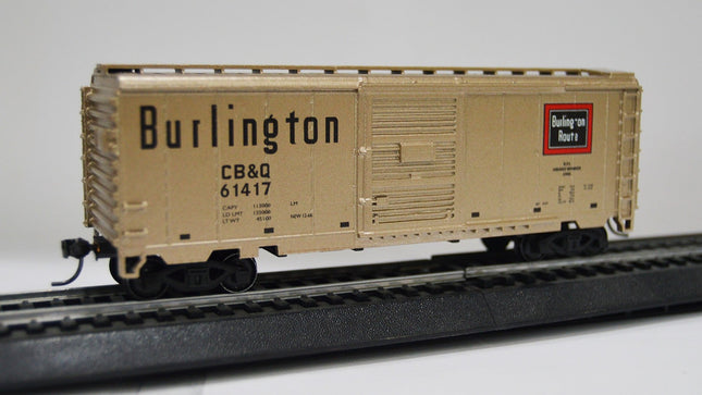 Value Trains 40-217 HO scale Burlington CB&Q gold 40' PS-1 boxcar on track