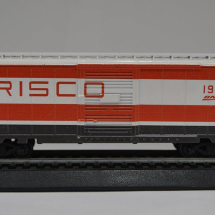 Value Trains 40-210 40' PS-1 Boxcar Frisco #1980 Heritage Scheme HO Scale - side view on track