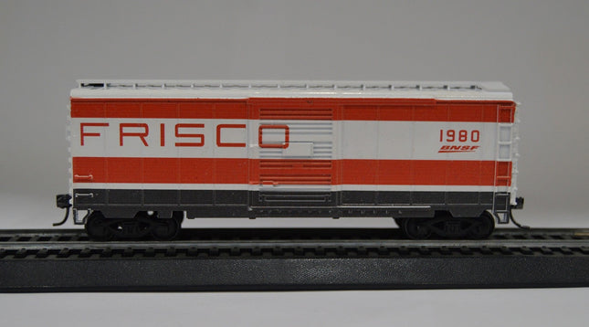 Value Trains 40-210 40' PS-1 Boxcar Frisco #1980 Heritage Scheme HO Scale - side view on track