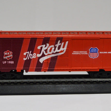 Value Trains 40-003 40' PS-1 Boxcar UP MKT Katy Heritage #1988 HO Scale - side view