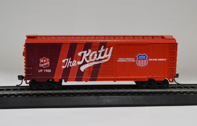 Value Trains 40-003 40' PS-1 Boxcar UP MKT Katy Heritage #1988 HO Scale - side view
